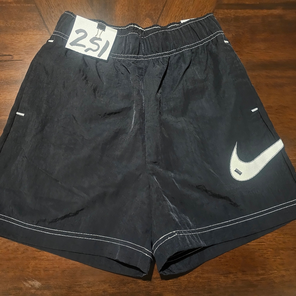 Nike XS black and white